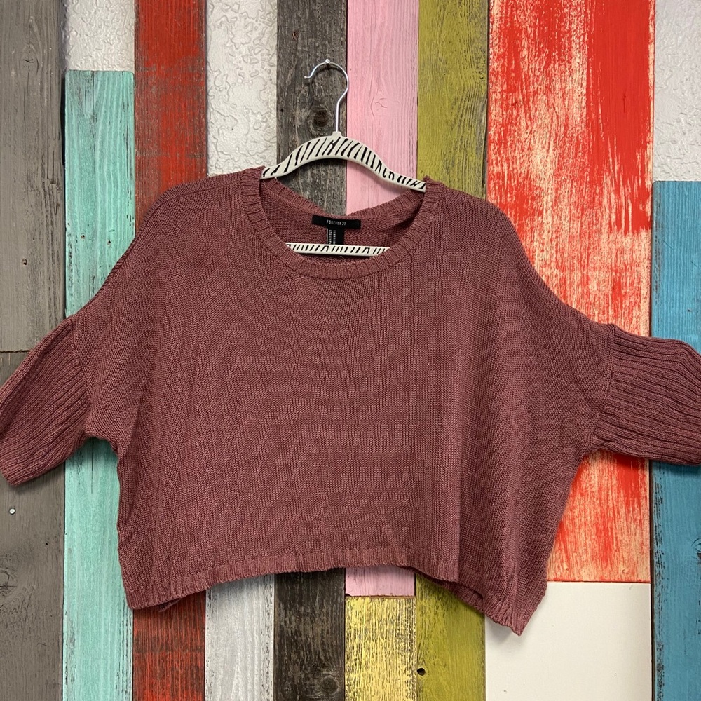 Super cute cropped shirt!
